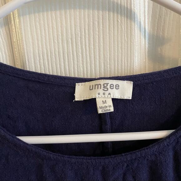Umgee Linen Blend Navy Blue Cold Shoulder Top Size Medium - Picture 4 of 7
